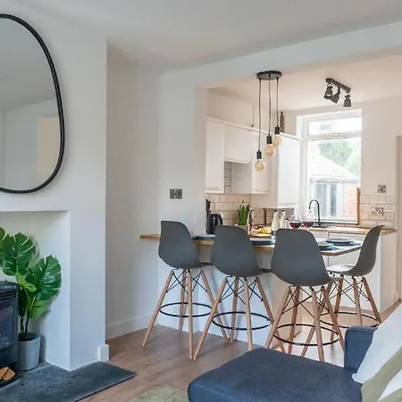 Elmwood - Business Stays, Relocation, Leisure - Central With Free Parking Apartman